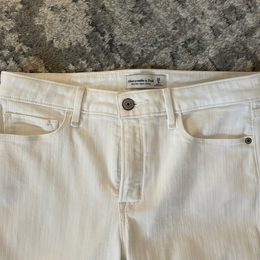 Mid-rise Super Stretchy A&F Jeans